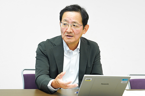 国際委員会 村上委員長