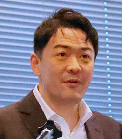 小林 誠 氏